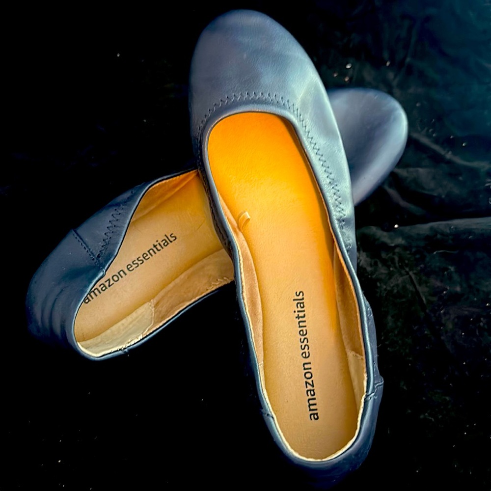 Like New!! Amazon Essentials Slip-on Ballet Type Shoes. Navy colored!